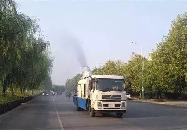 棒！風華霧炮車助鄧州改善城區(qū)空氣質(zhì)量