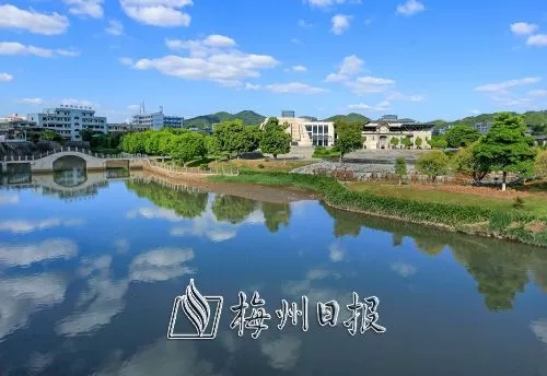 轉(zhuǎn)載至梅州網(wǎng)、梅州日?qǐng)?bào)：去年梅州城市空氣質(zhì)量優(yōu)良率全省第一
